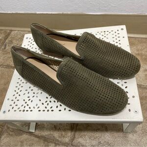 Violet & Red Women’s 10M Green Suede Leather Perforated Loafers Flats Round
